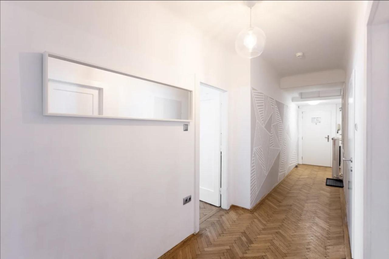 Balcony Oasis Operastreet Apartment เวียนนา ภายนอก รูปภาพ