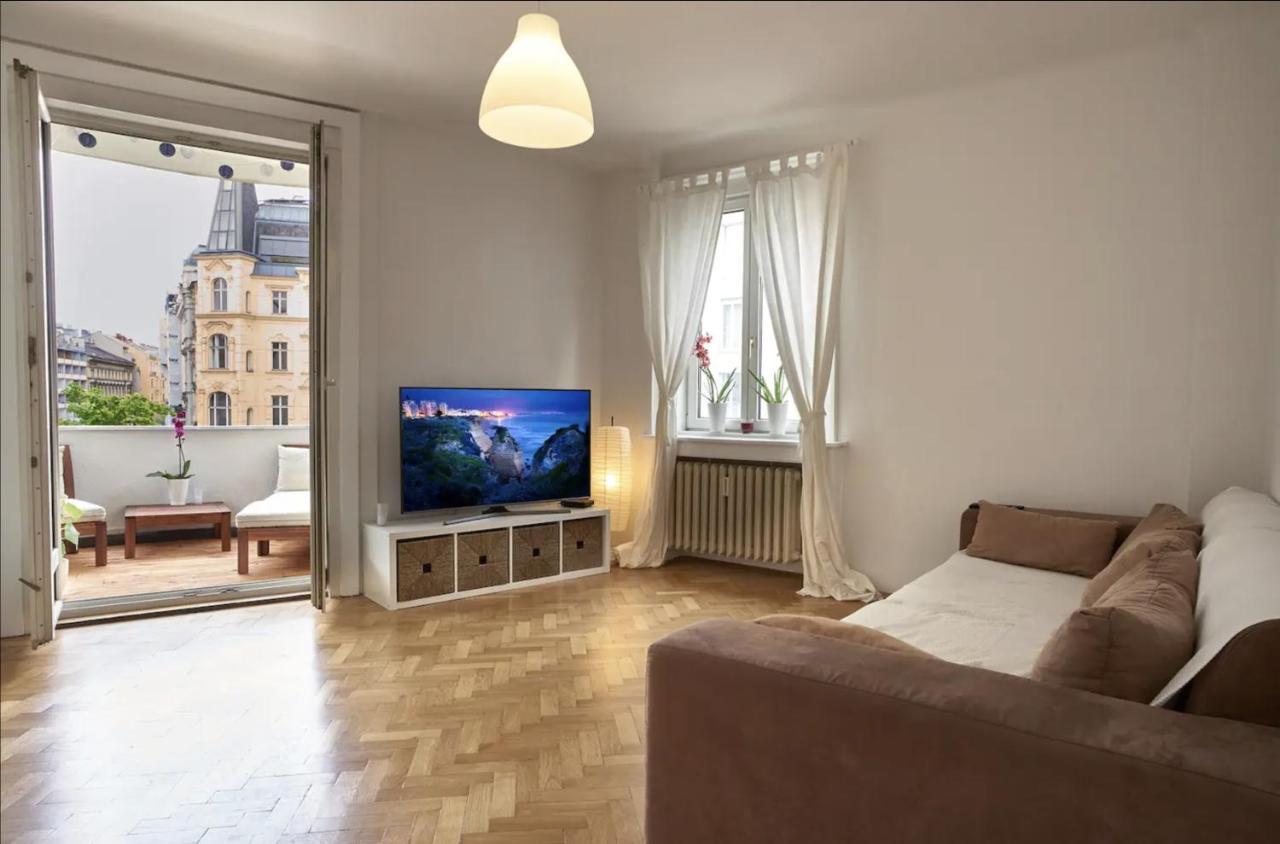 Balcony Oasis Operastreet Apartment เวียนนา ภายนอก รูปภาพ